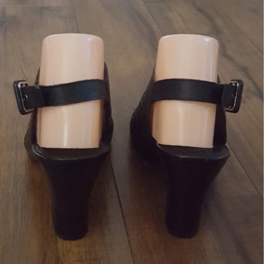 Franco Sarto Black Leather Laser Cut Slingback Block Heel Sandals Open‎ Toe